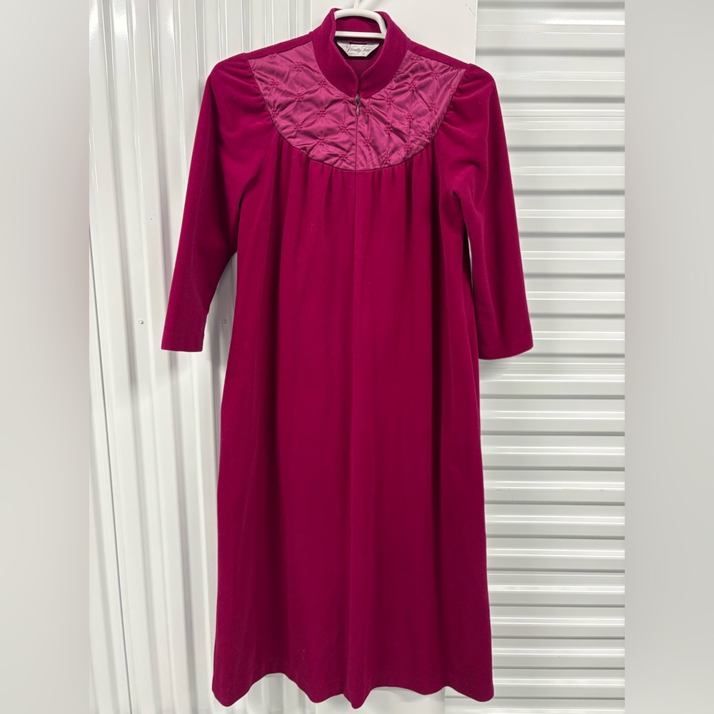VTG Vanity Fair Caftan Magenta SMALL Robe Retro 70’s 80’s zip front